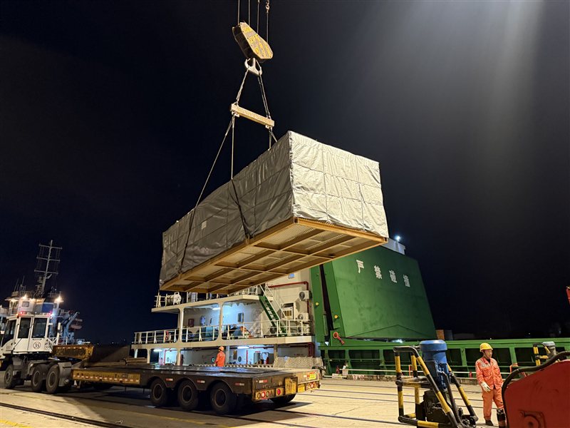 Night Heavy Hoisting